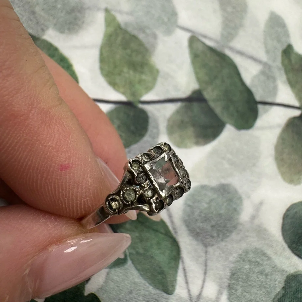 Elegant Antique Sterling Silver Ring with Clear Gemstones Size 6.75 2.3g
